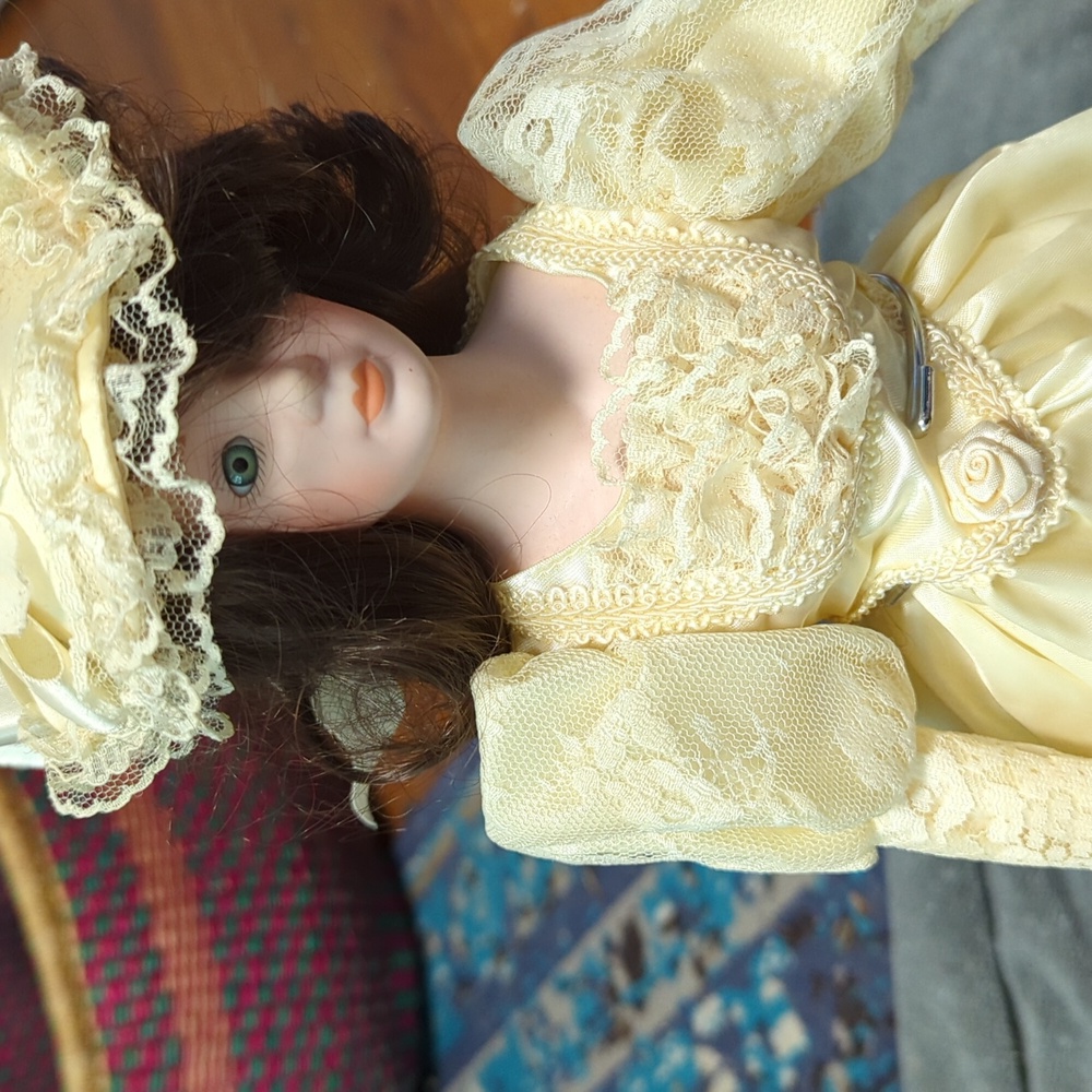 Heritage Mint porcelain doll. excellent condition
